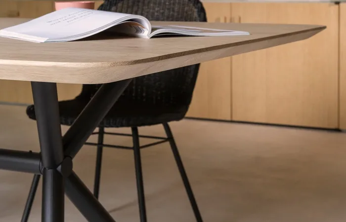Elias dining table ls6